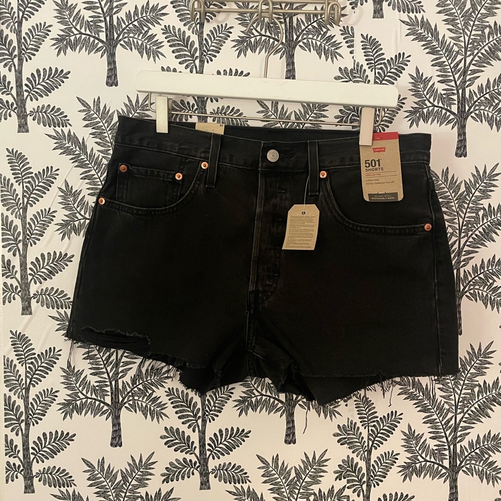 Levi’s 501 Shorts  A High Rise Fitted Through The Hip